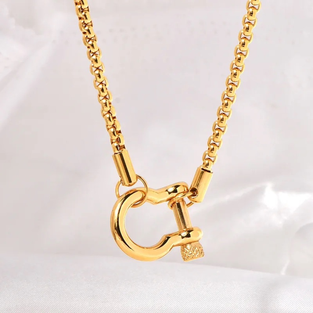 Horse-bit Style Necklace - 18k Gold Plated Titanium Stainless Steel - Picture 2 of 5